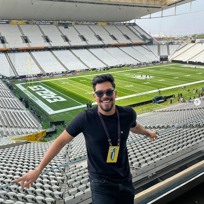 Acesse a página de Vinícius
